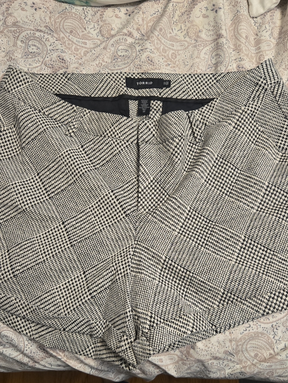 Torrid 5in Seem herringbone Design With Front Pockets